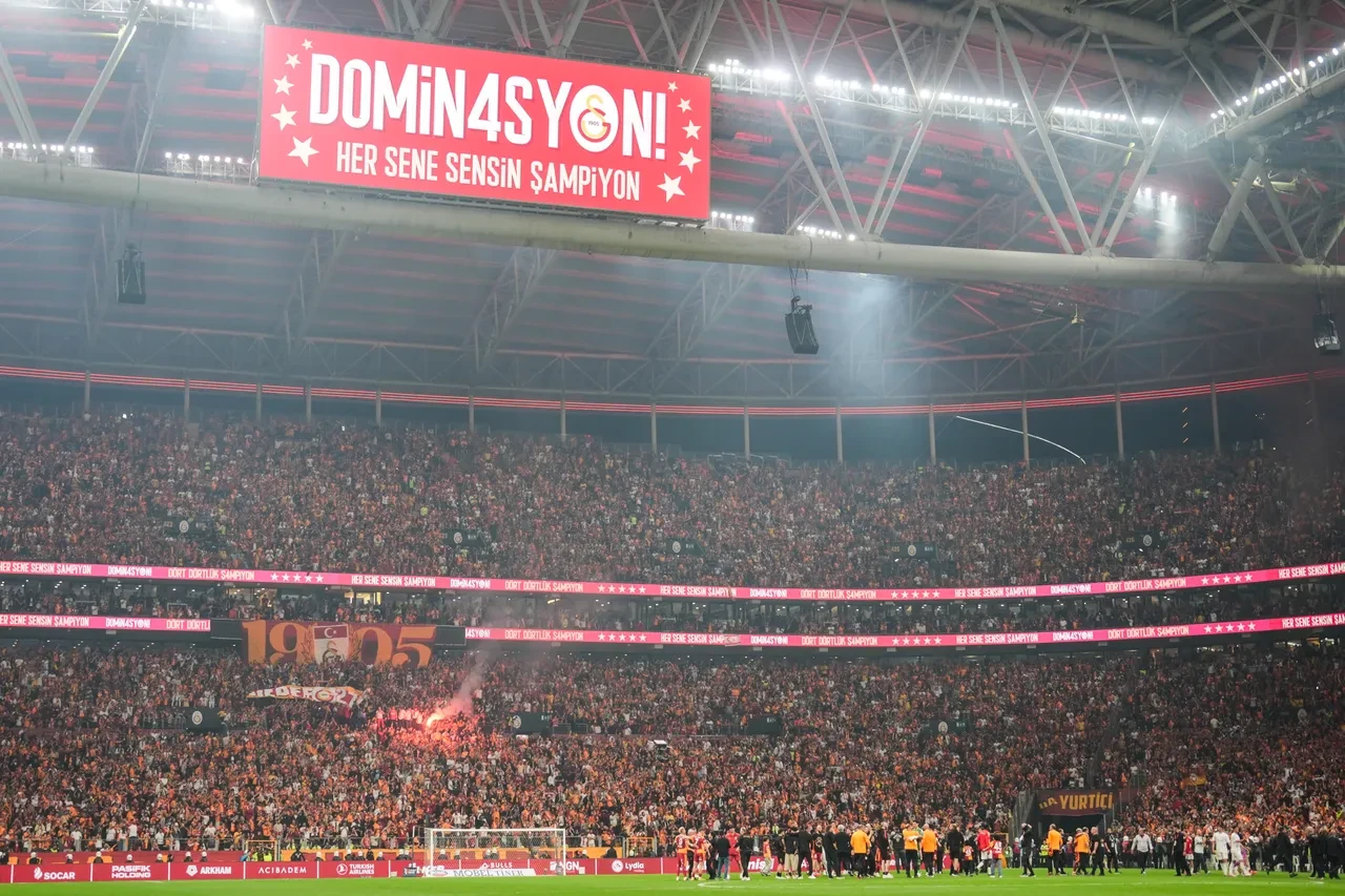 Siyasilerden Galatasaray'a tebrik mesajları