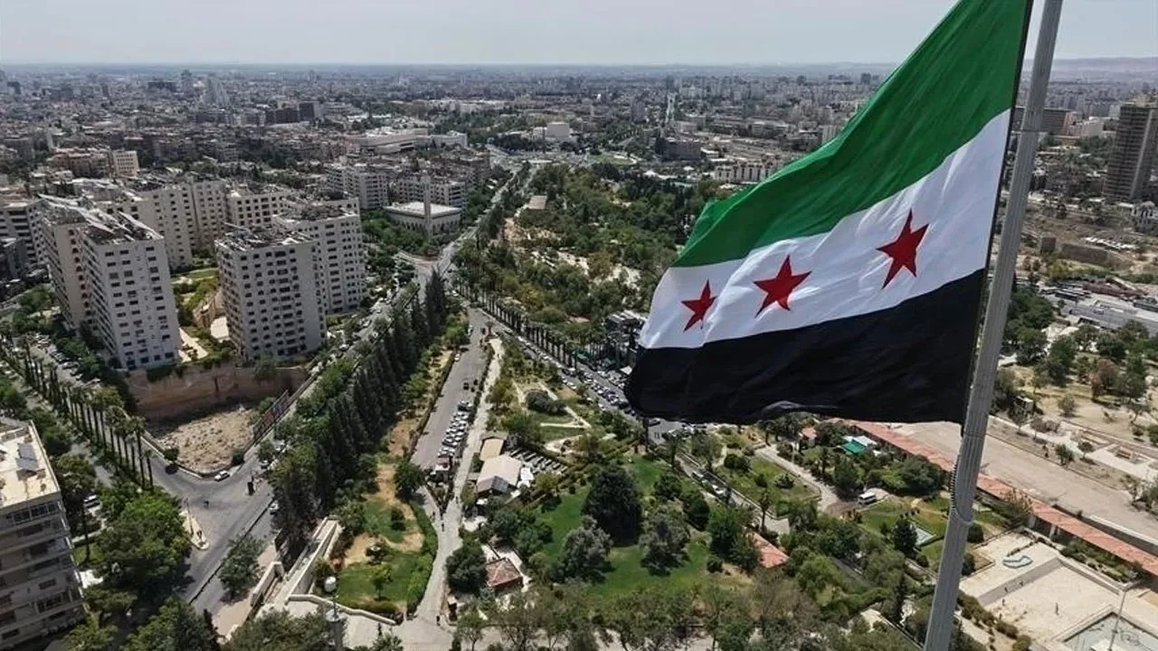 Suriye'nin başkenti Şam'da hareketli dakikalar: Boş otobüste patlama