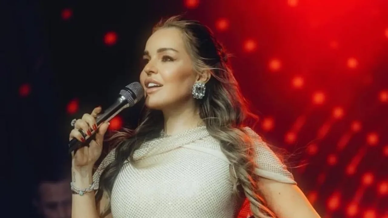 Bengü Mersin konserinde gözyaşlarını tutamadı! Sahne de üzgün dakikalar sosyal medyada gündem oldu
