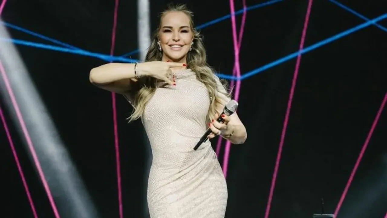 Bengü Mersin konserinde gözyaşlarını tutamadı! Sahne de üzgün dakikalar sosyal medyada gündem oldu