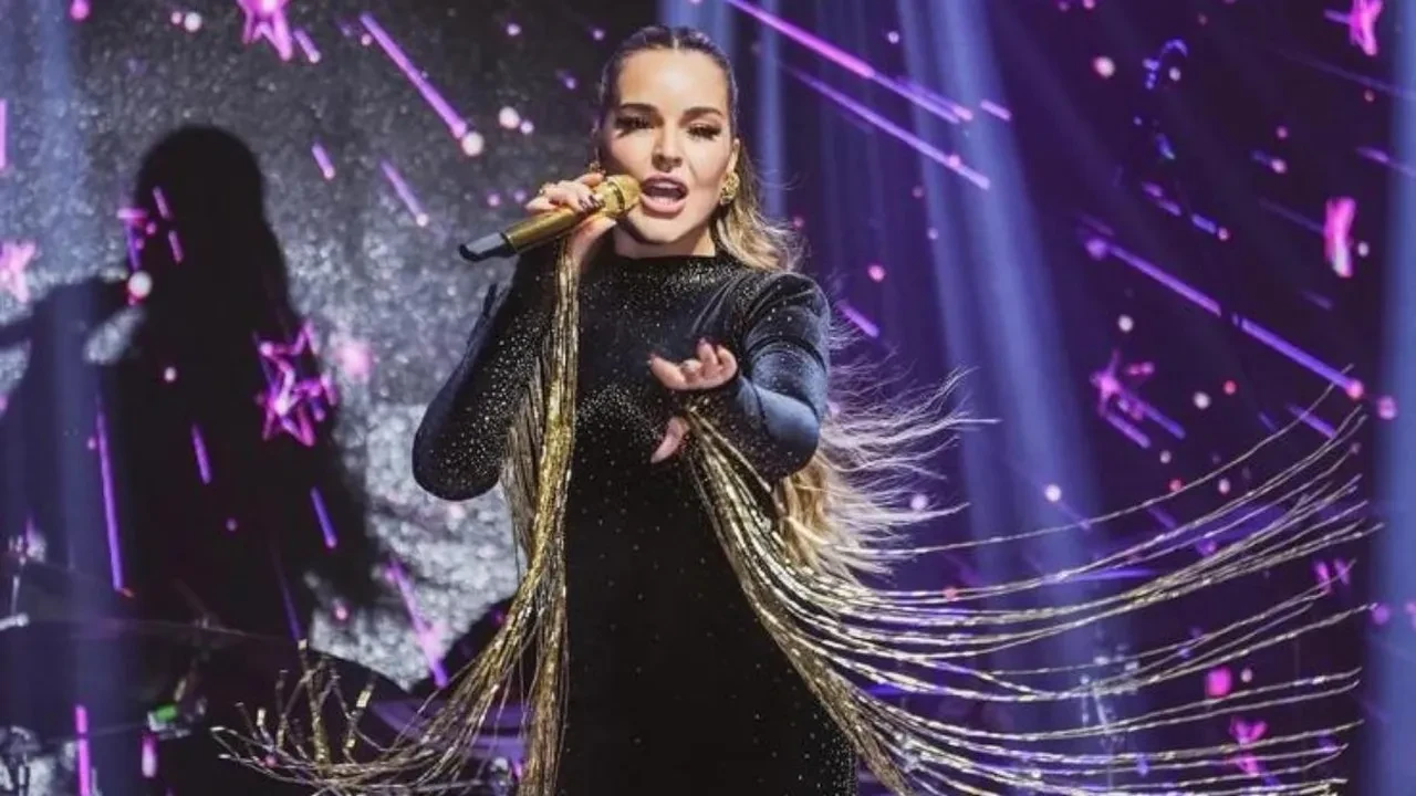 Bengü Mersin konserinde gözyaşlarını tutamadı! Sahne de üzgün dakikalar sosyal medyada gündem oldu