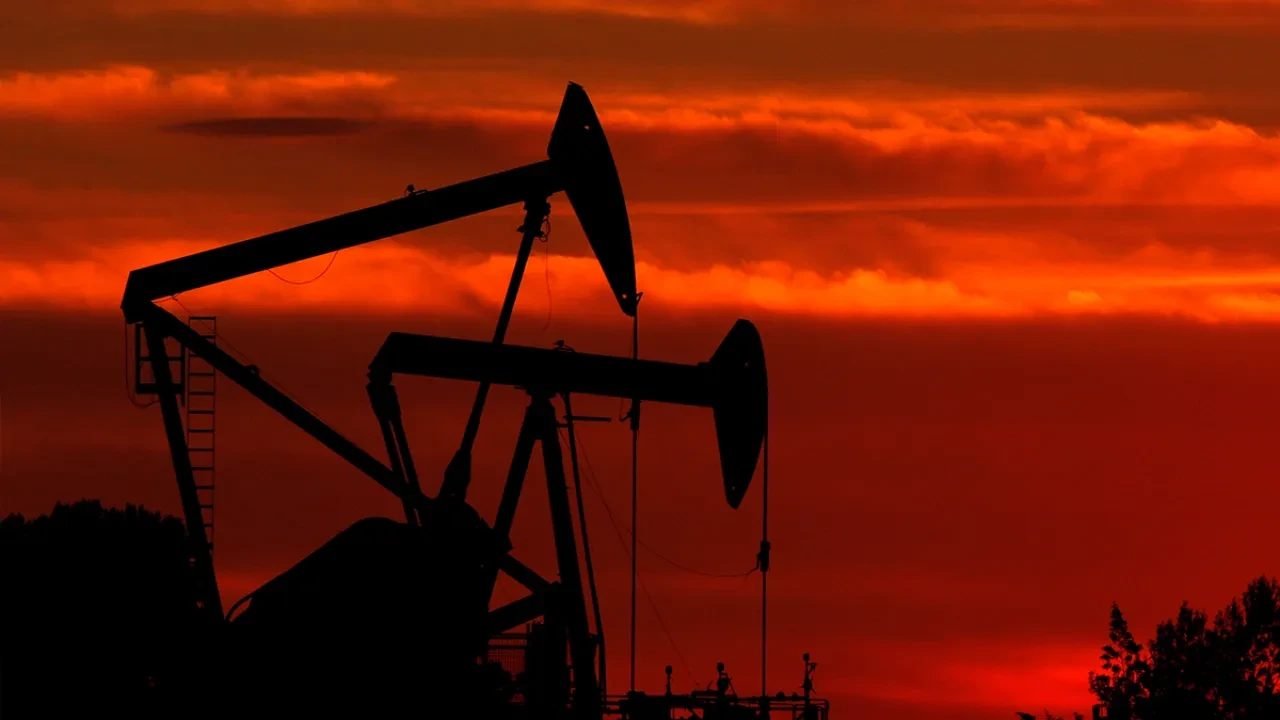 Brent petrolün varili 105,55 dolardan işlem görüyor