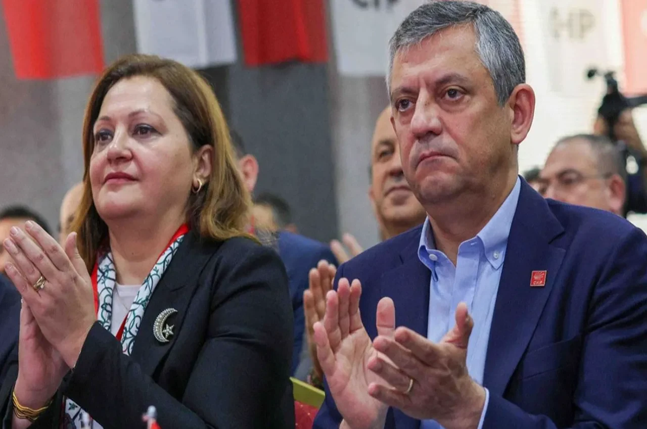 Burcu Köksal'dan Özgür Özel hakkında şok açıklama: ''Kocandan boşan' diye bana mesaj attı'