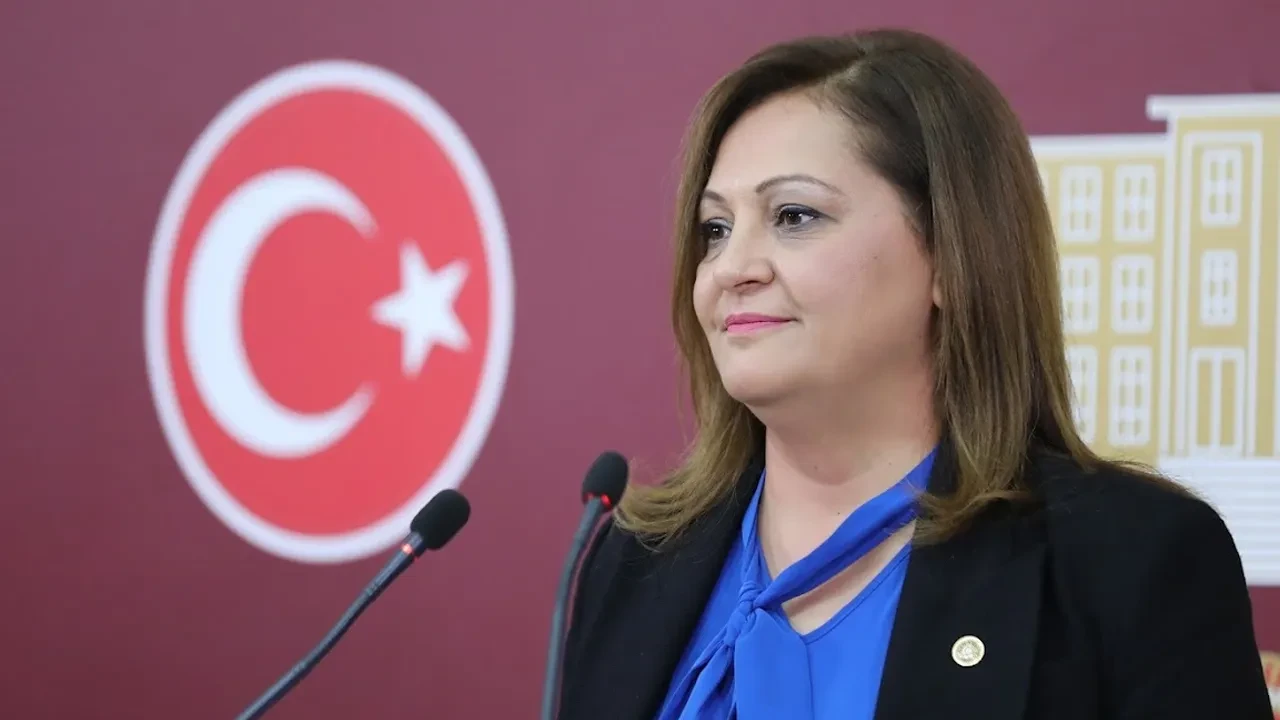 AK Parti'ye geçmesi bekleniyordu! CHP'den Burcu Köksal kararı