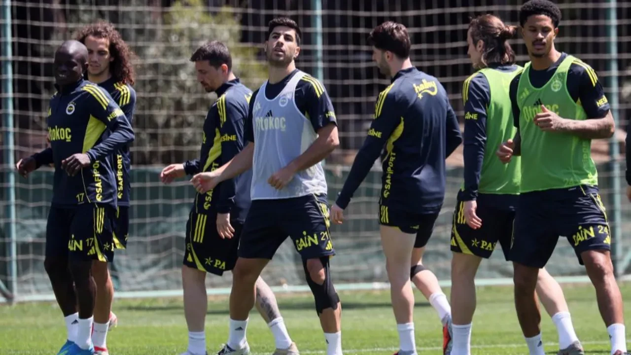Fenerbahçe'de biletler kesildi! Yeni sezona sil baştan kadro