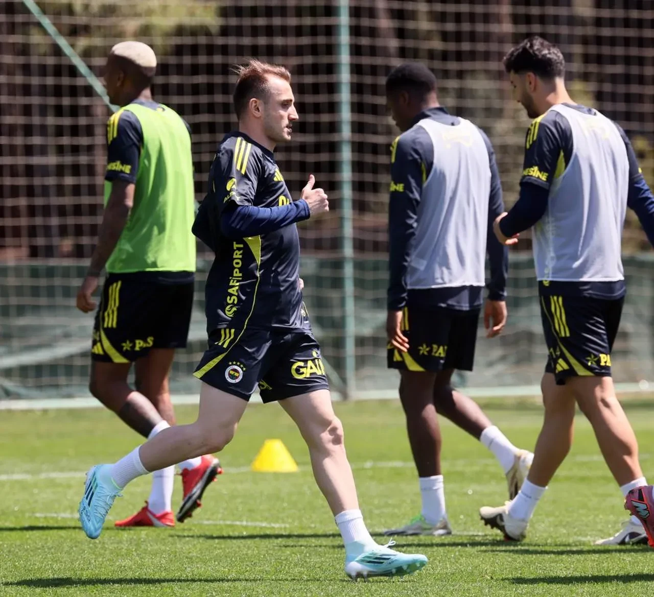 Fenerbahçe'de biletler kesildi! Yeni sezona sil baştan kadro