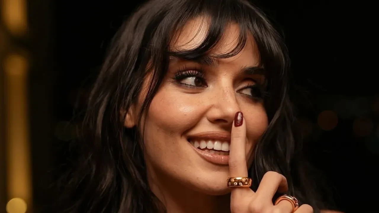 Hande Erçel Ayşe Barım’ı sildi! ID İletişim’i profilinden kaldırdı