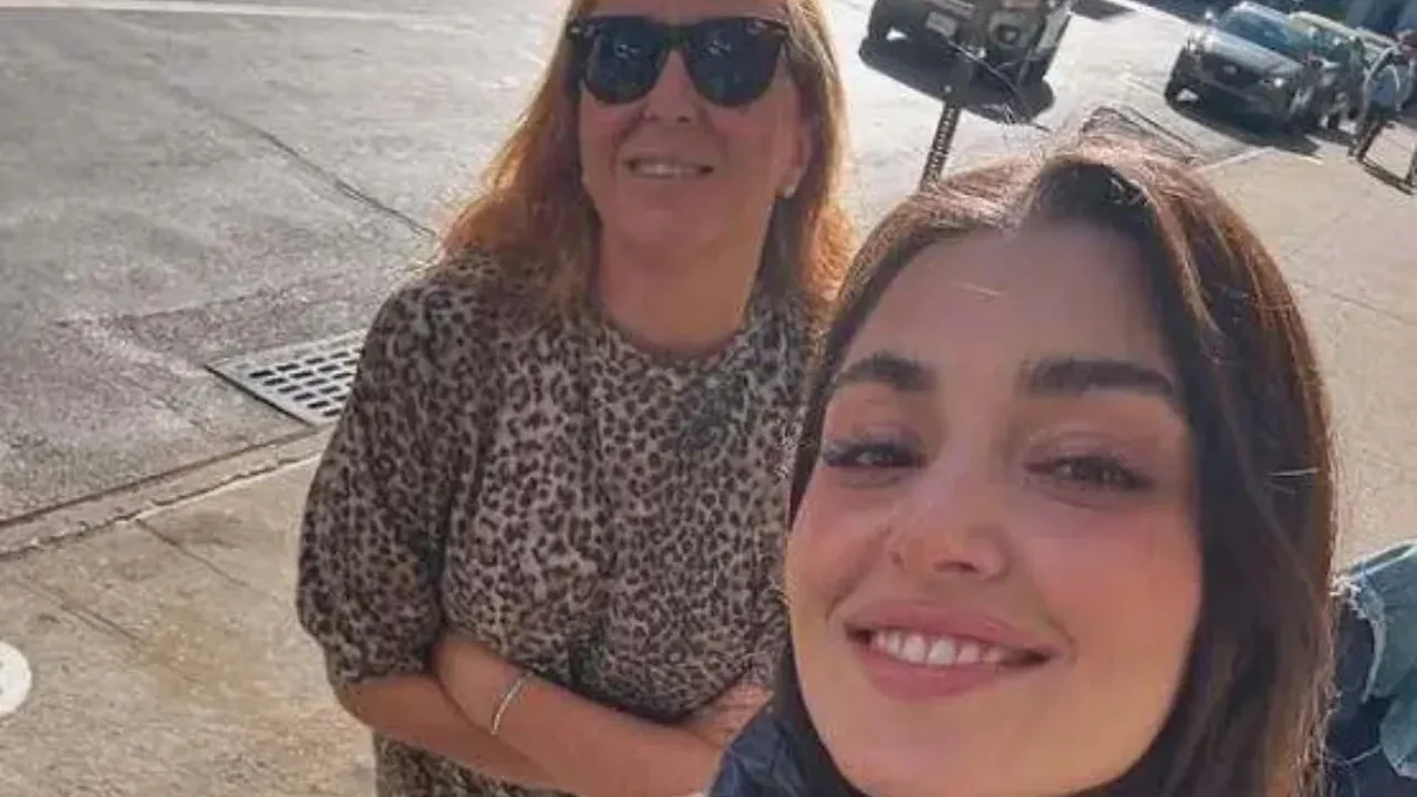 Hande Erçel Ayşe Barım’ı sildi! ID İletişim’i profilinden kaldırdı
