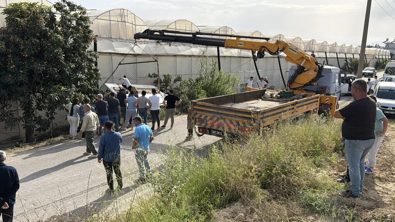 İlkokul öğrencilerini taşıyan servis devrildi! 6 öğrenci yaralandı