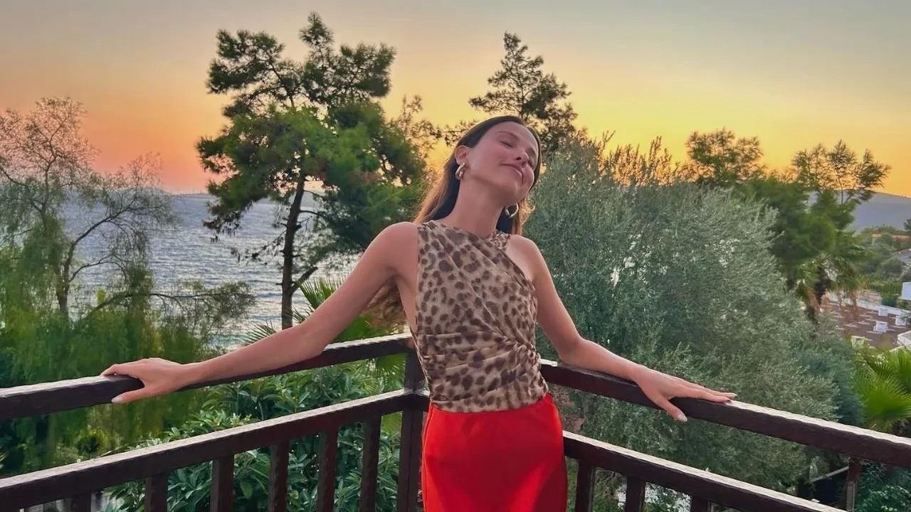 İpek Çiçek Altı Üstü İstanbul dizisiyle ekranlara dönüyor! Başarılı oyuncu Alina karakterini oynayacak