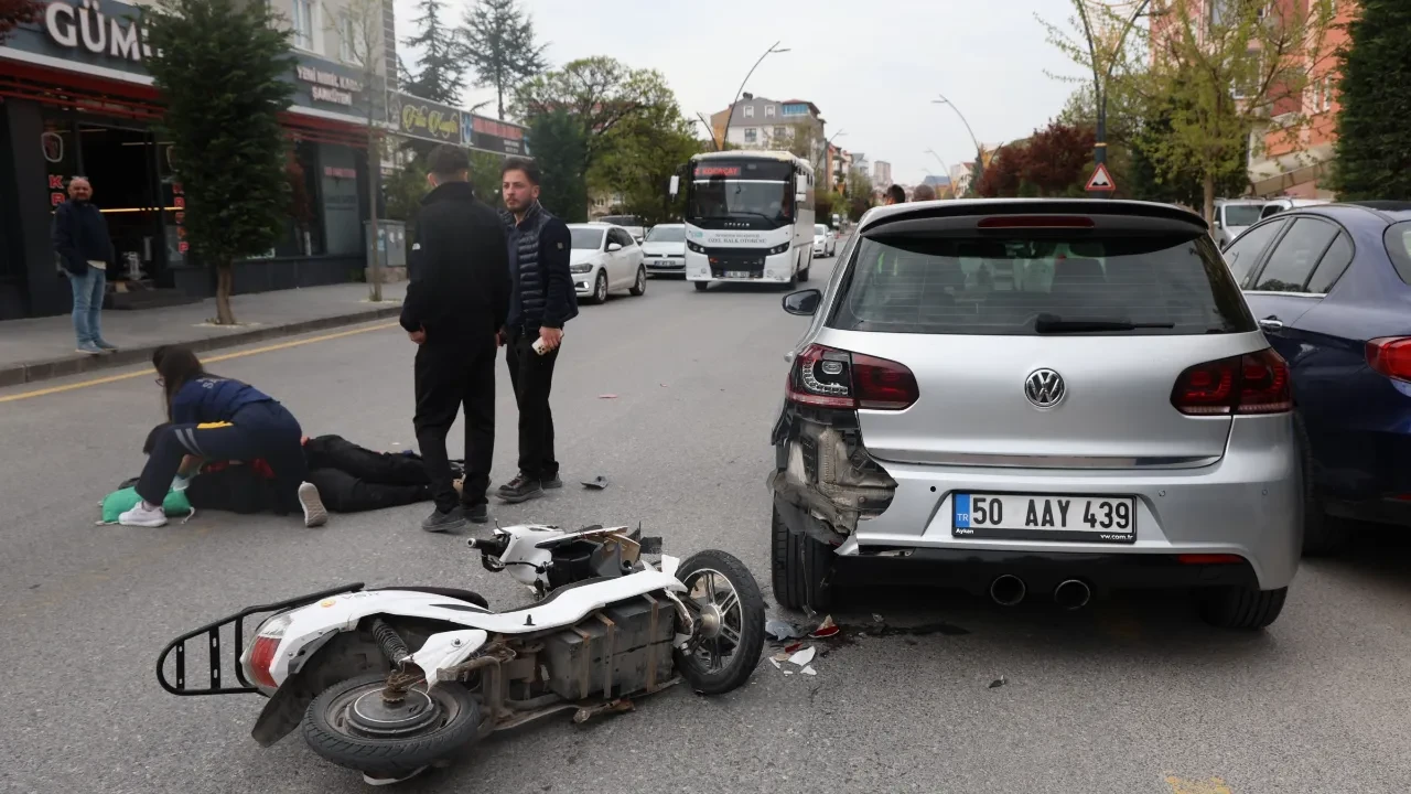 Nevşehir’de bir garip kaza: Duran araca çarptı, yaralanıp hastaneye kaldırıldı