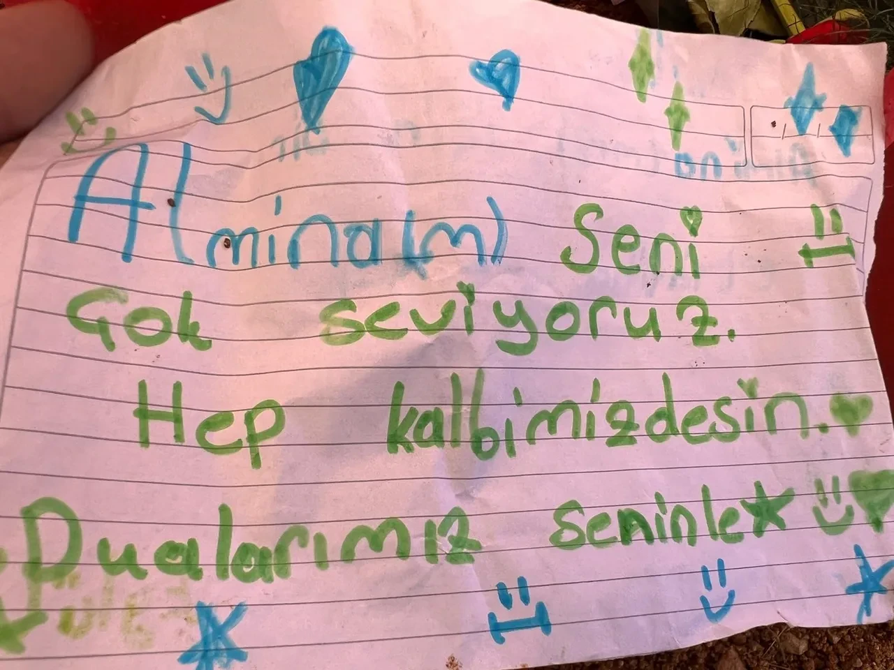 Okul saldırısında hayatını kaybeden minik Almina'nın mezarı yürek burktu