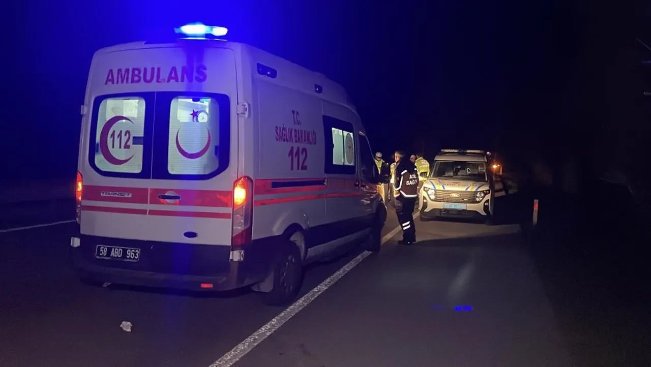 Sivas'ta otomobil devrildi: 1 ölü, 4 yaralı