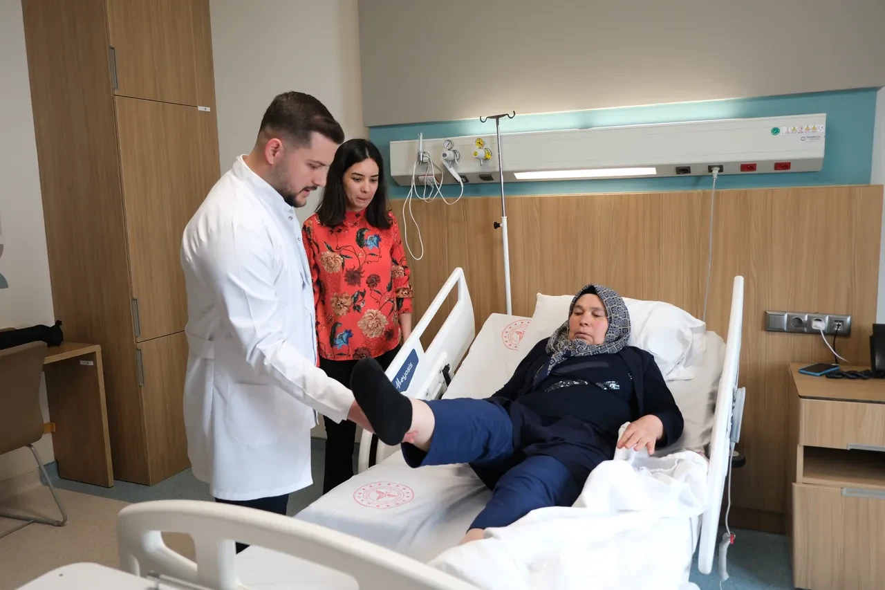 Yıllarca ağrılarından uyuyamıyordu: "Ağrı pili" derdine şifa oldu