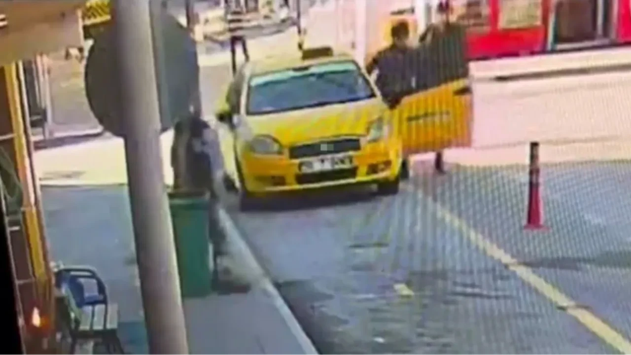 Anahtarı üzerinde unutulan taksiyi çalmaya çalıştı! Sokaktan çıkamadan yakalandı