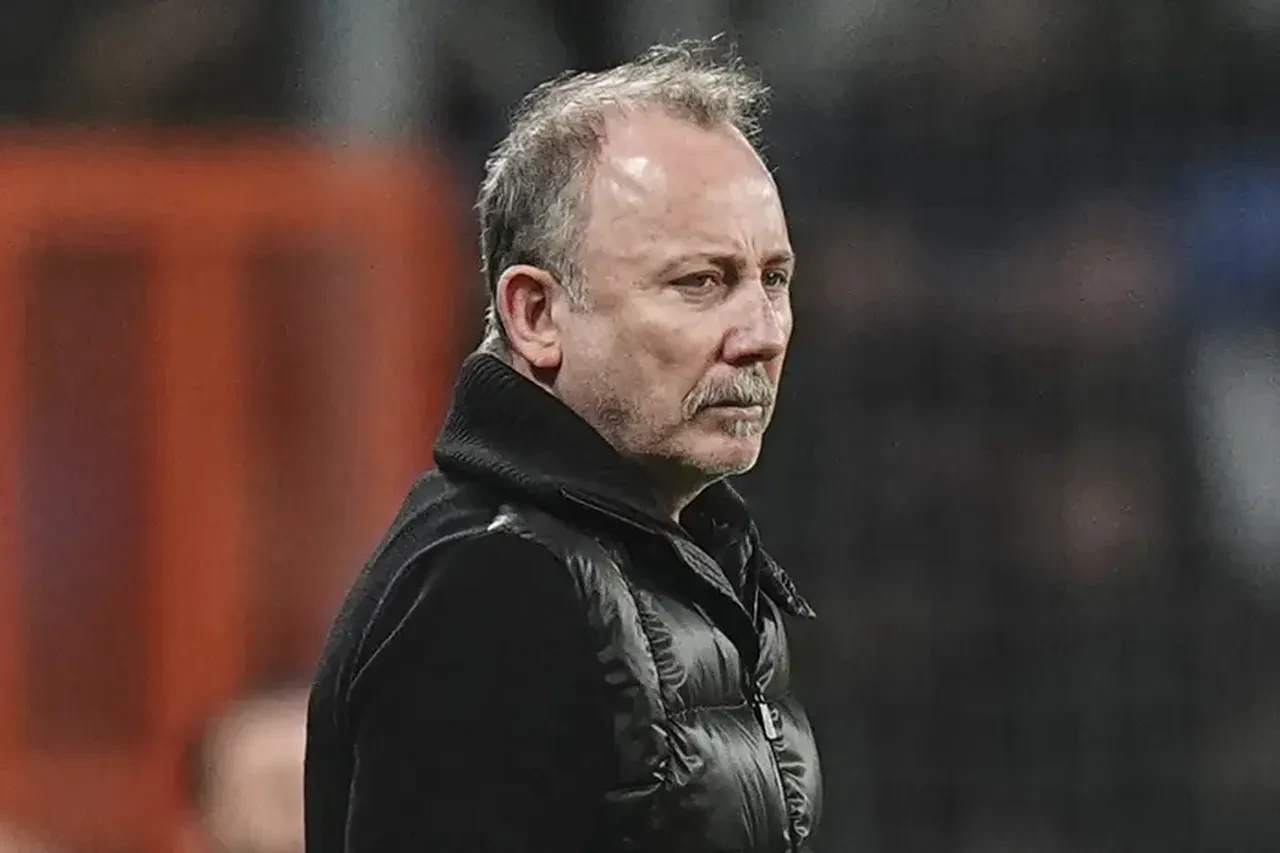 Beşiktaş'ta büyük temizlik: Sergen Yalçın ile devam kararı sonrası 9 futbolcunun bileti kesildi!