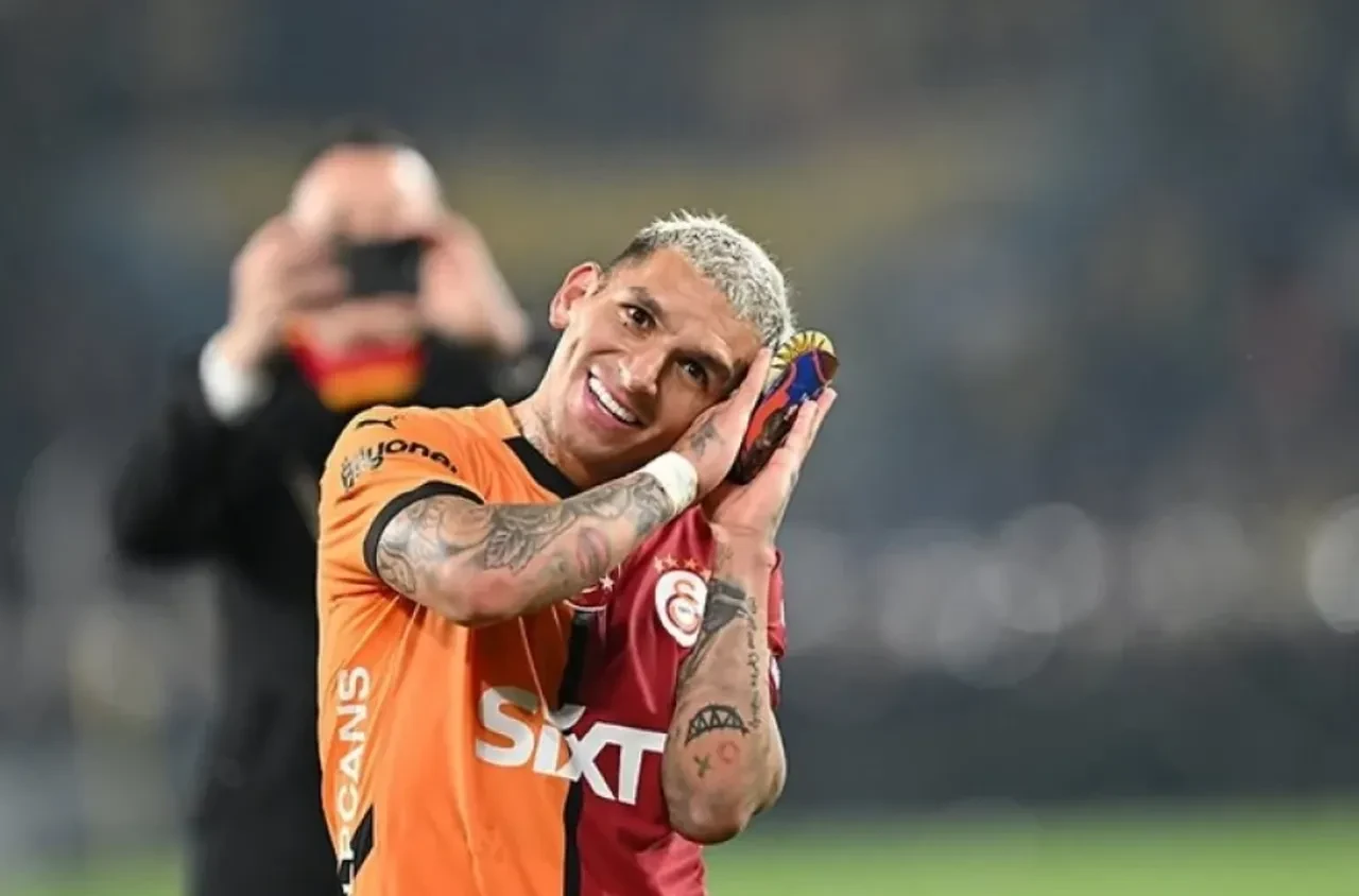 Beyoğlu'nda çirkin olay! Galatasaray'ın yıldızı Torreira yumruklu saldırıya uğradı