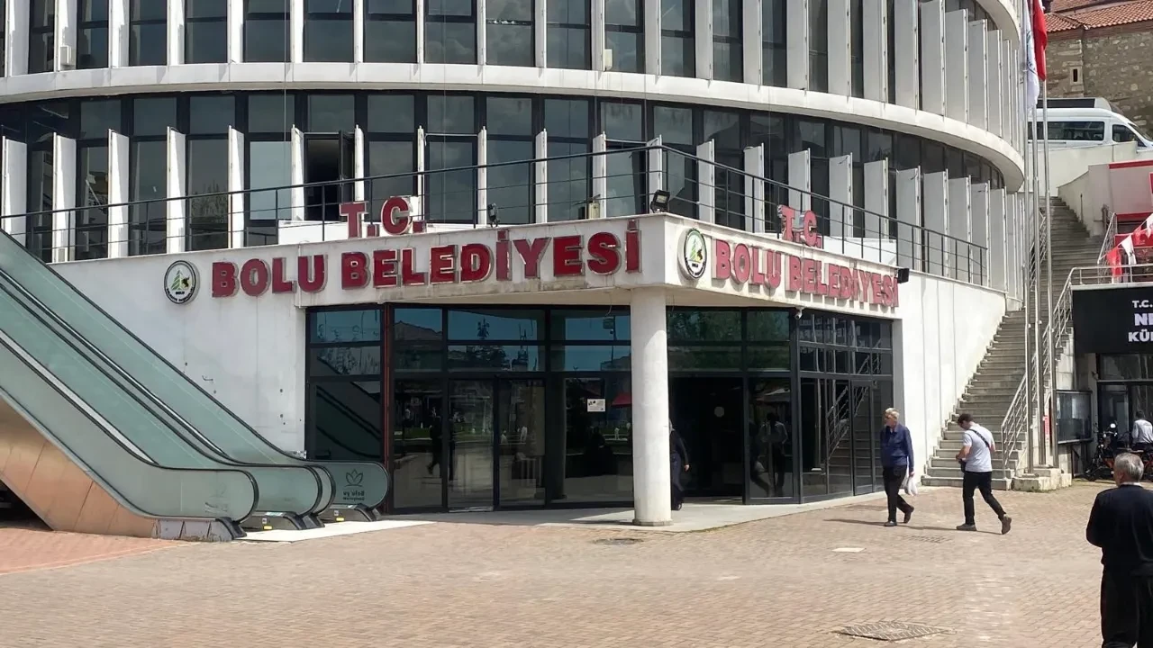 Bolu Belediyesi'ne bir operasyon daha! Ekipler binada aramalar yapıyor 