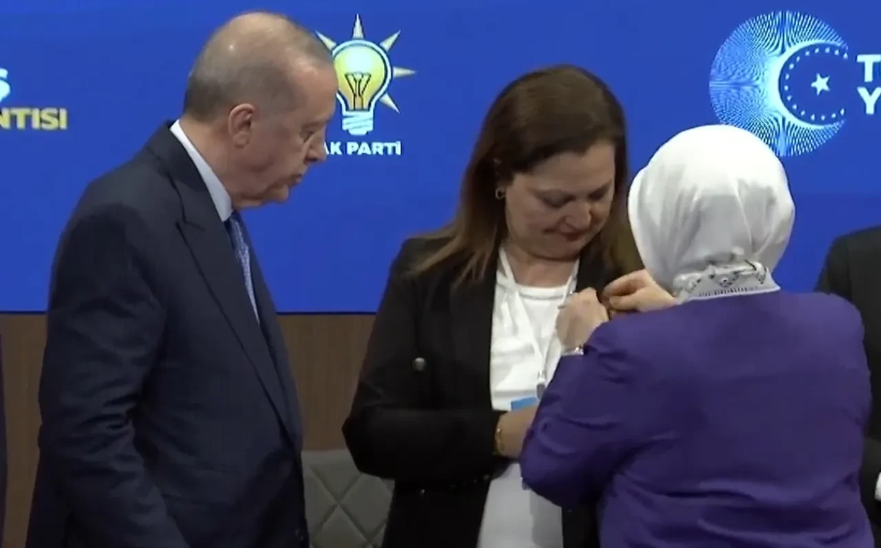 Cumhurbaşkanı Erdoğan açıkladı! Burcu Köksal AK Parti'ye katıldı: 