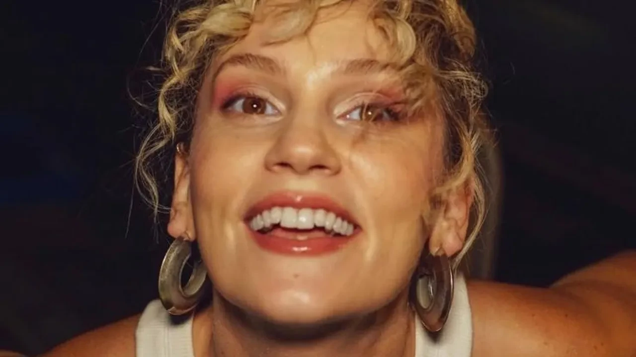 Farah Zeynep Abdullah’tan sevenlerini endişelendiren paylaşım! Vücudundaki morluklar korkuttu 