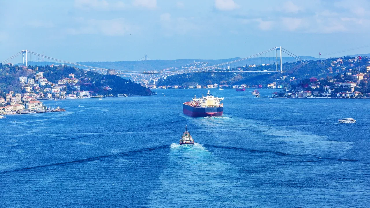 Hürmüz krizi Türk boğazlarının önemini artırdı: 4 ayda tam 26 bin gemi geçti!