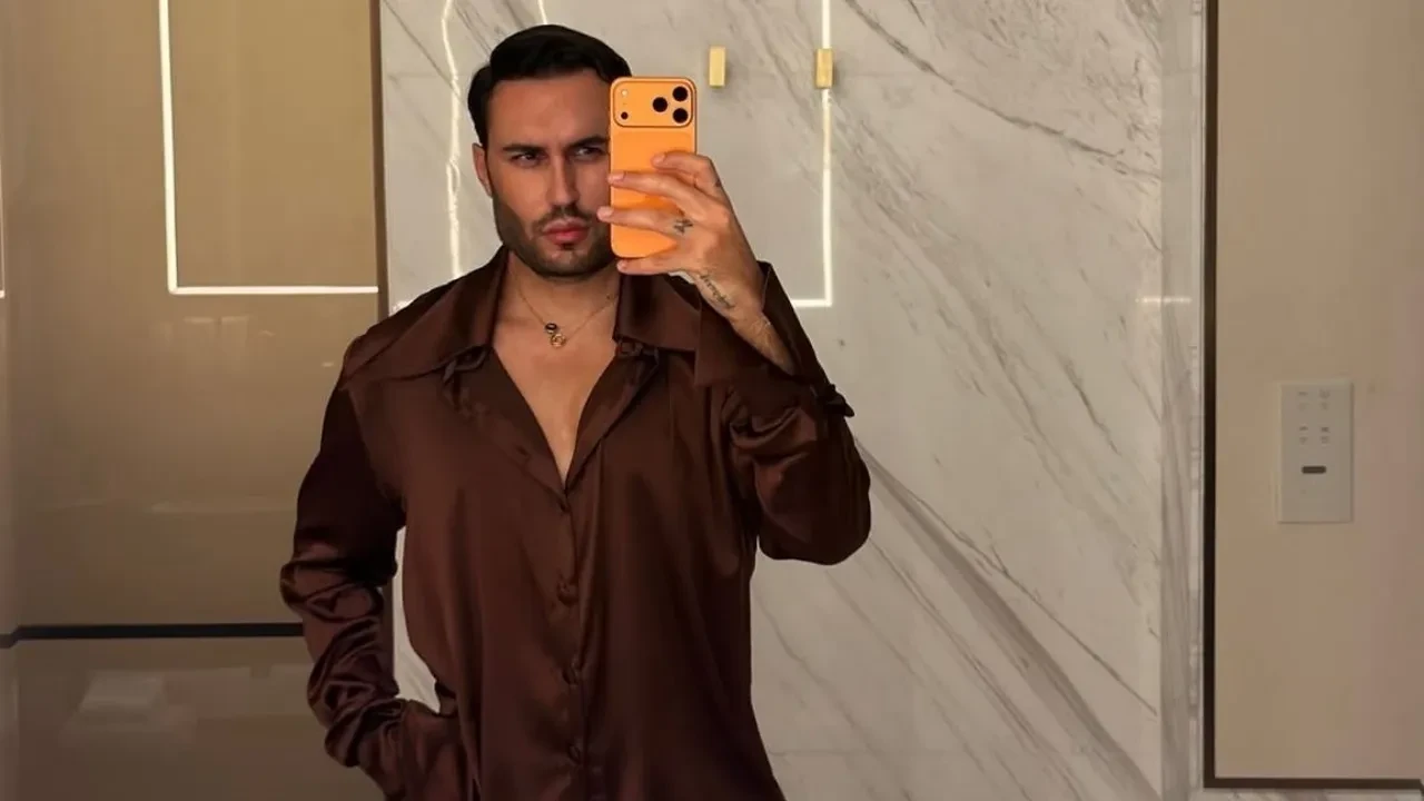 İnan Kırdemir kimdir? İnan Kırdemir kaç yaşında? İnan Kırdemir hangi sanatçıların stilist danışmanı?