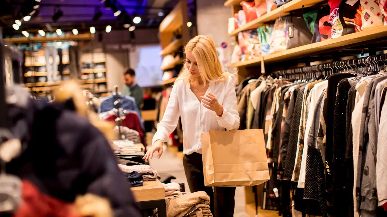 Markaların büyük outlet oyunu: Ucuz diye satılan ürün aslında 'fason' olabilir