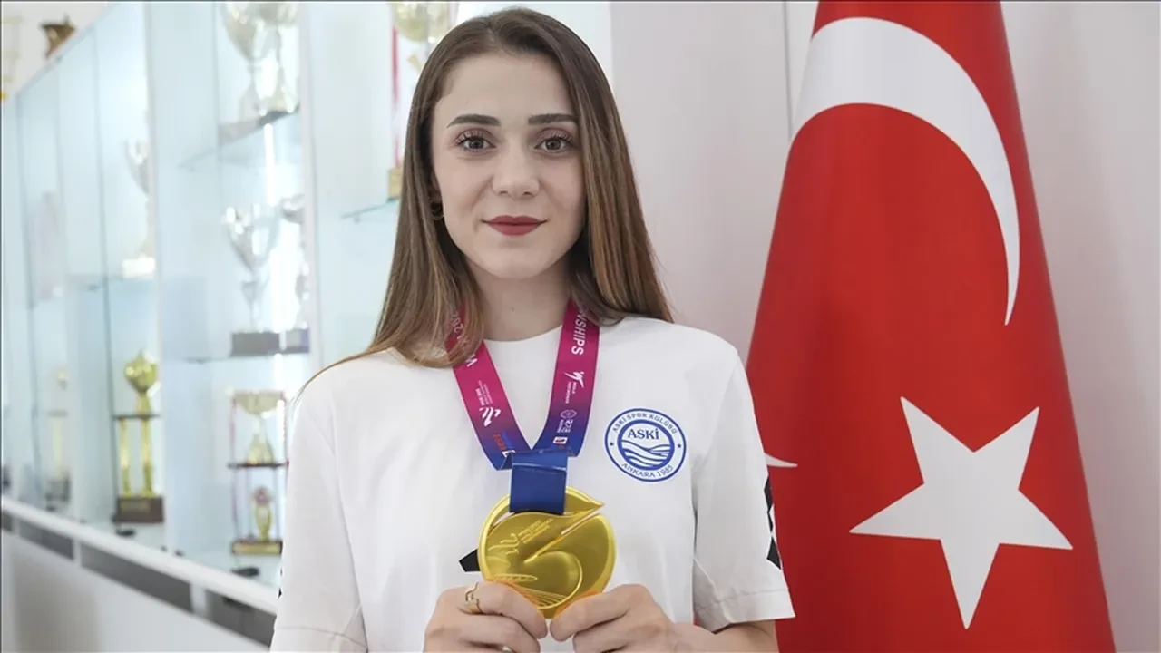 Milli tekvandocu Merve Dinçel Kavurat, Avrupa şampiyonu oldu! Almanya'da altın madalyayı kaptı