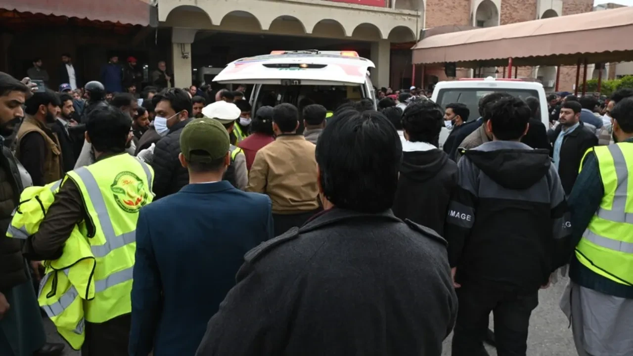 Pakistan'da pazar yerinde patlama: Çok sayıda kişi hayatını kaybetti