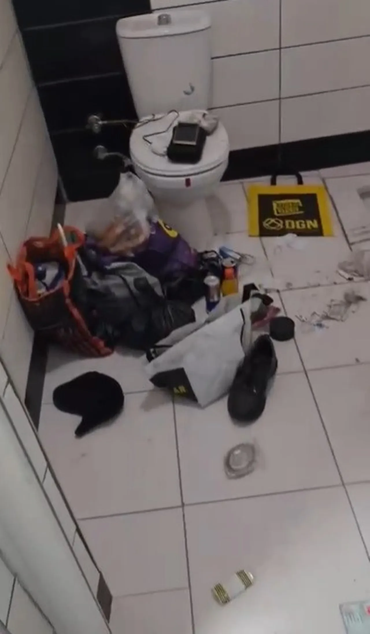 Polis bile gözlerine inanamadı! 15 yıl cezası vardı, saklandığı yer 'yok artık' dedirtti