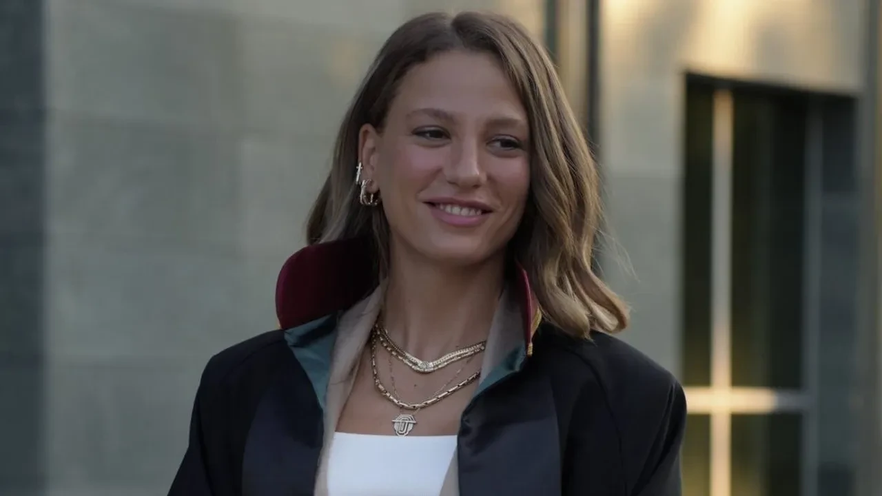 Serenay Sarıkaya iddiası ortalığı yıktı! Hande Erçel kıskandı herkesi sildi