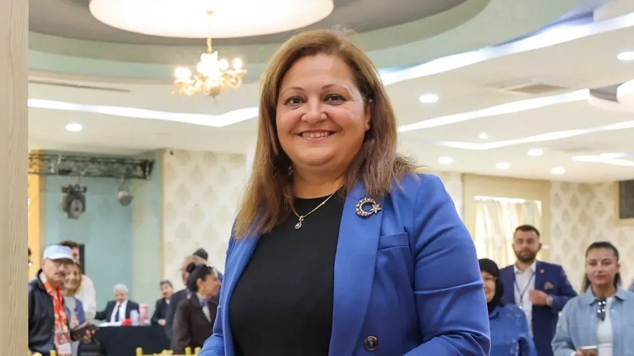 AK Parti'ye geçen Afyonkarahisar Belediye Başkanı Burcu Köksal kimdir kaç yaşında?