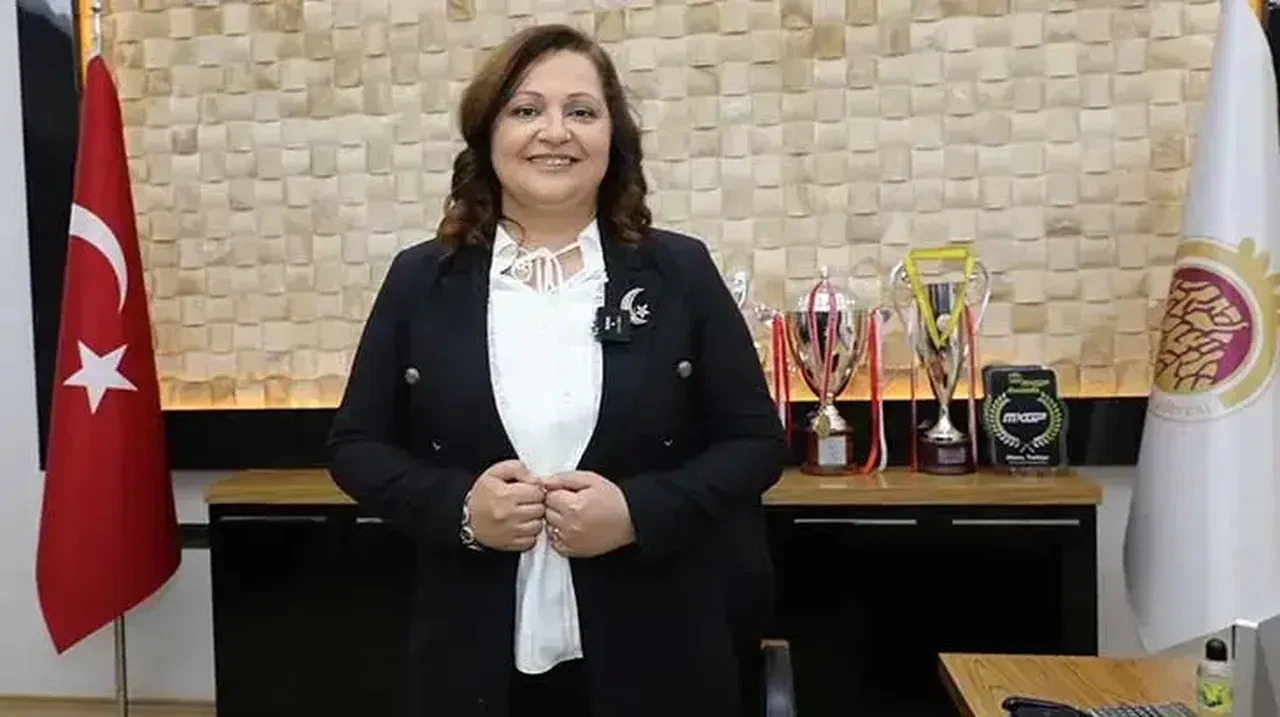 AK Parti'ye geçen Afyonkarahisar Belediye Başkanı Burcu Köksal kimdir kaç yaşında?