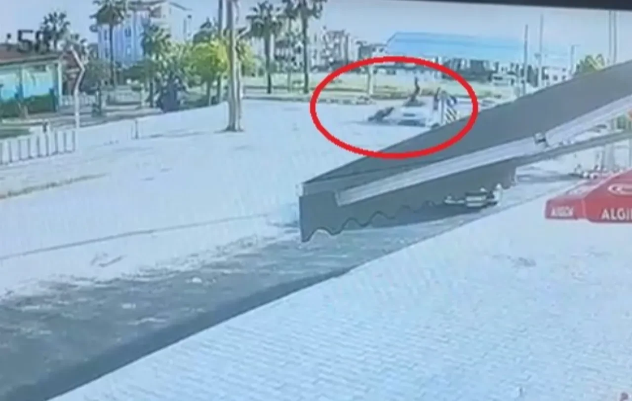 Biri alkollü, diğeri ehliyetsiz! Kural tanımazların kazası kamerada