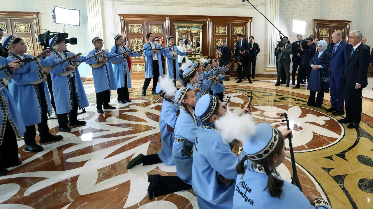 Cumhurbaşkanı Erdoğan’a Kazakistan’da çocuklardan sürpriz