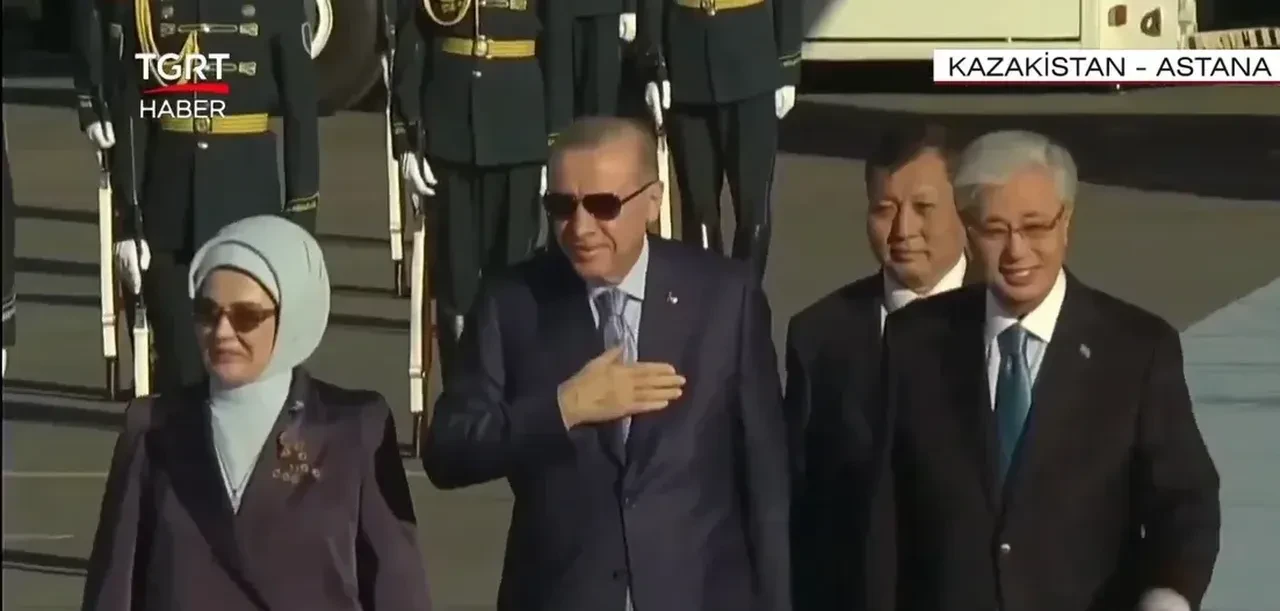 Cumhurbaşkanı Erdoğan'a Kazakistan'da görkemli karşılama