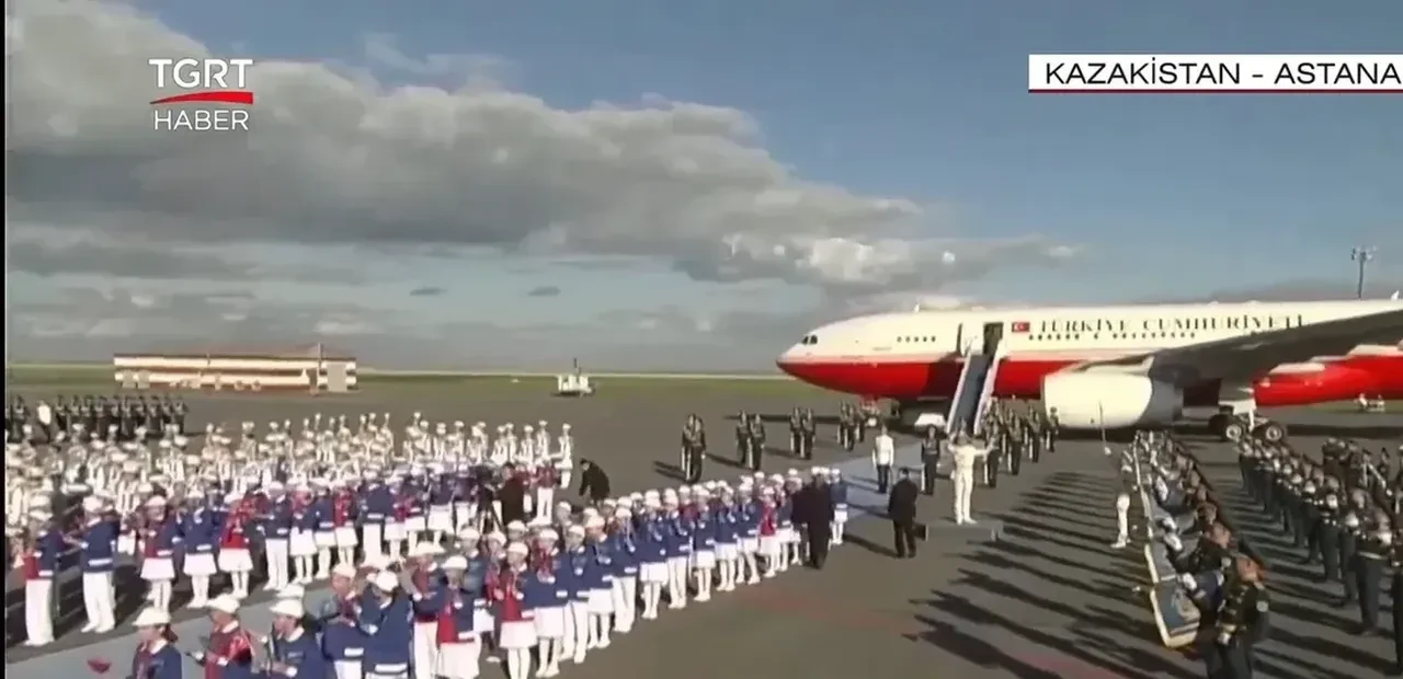 Cumhurbaşkanı Erdoğan'a Kazakistan'da görkemli karşılama