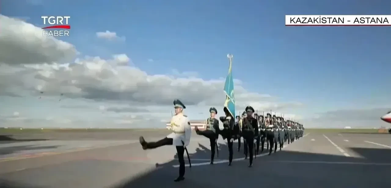 Cumhurbaşkanı Erdoğan'a Kazakistan'da görkemli karşılama