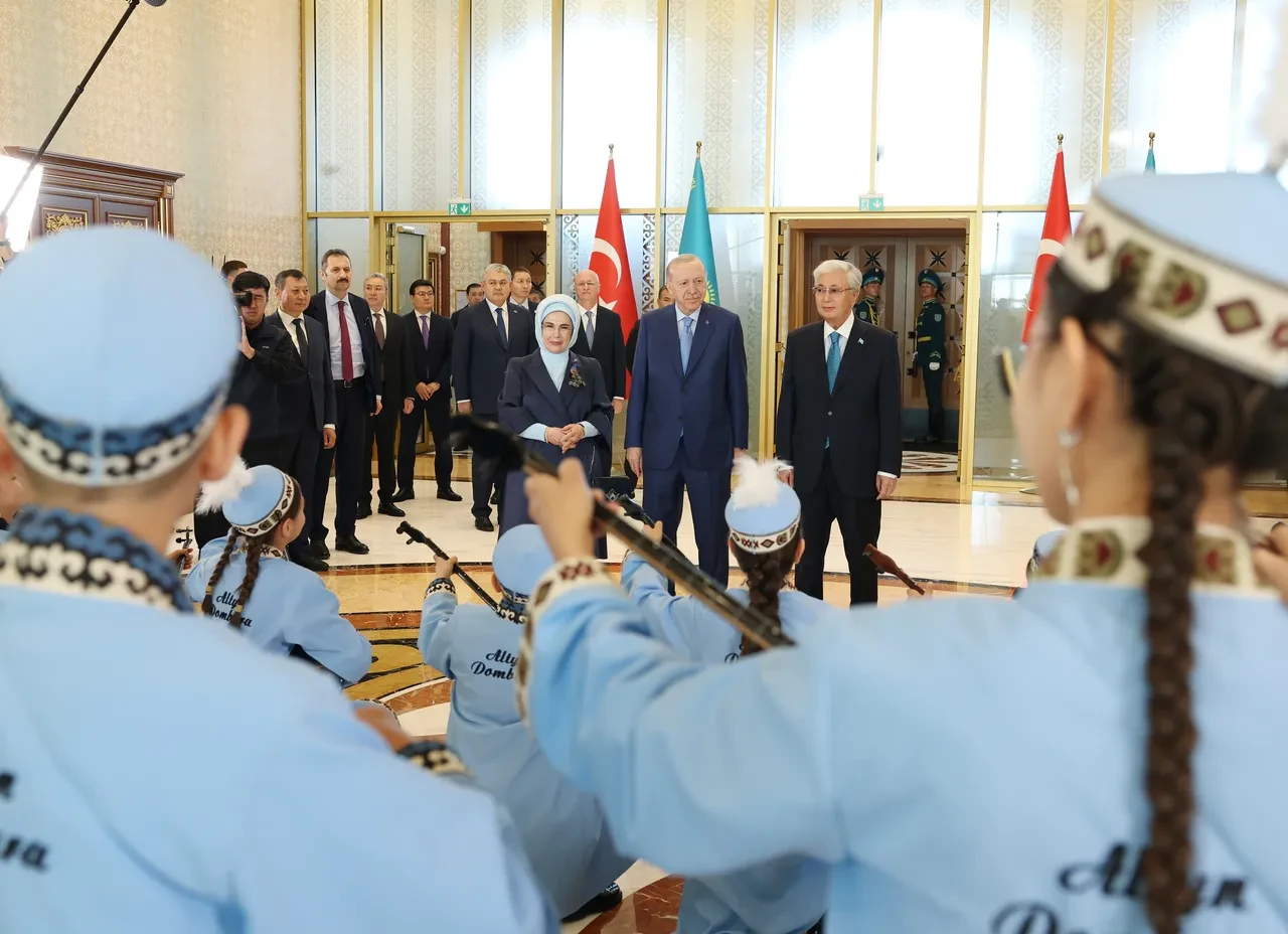 Cumhurbaşkanı Erdoğan'a Kazakistan'da görkemli karşılama