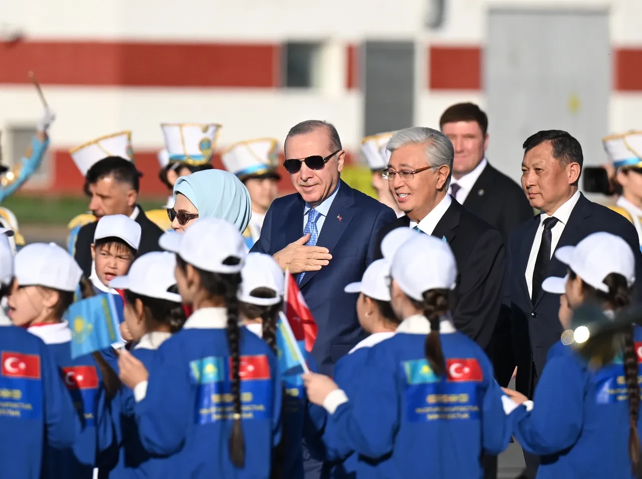Cumhurbaşkanı Erdoğan'a Kazakistan'da görkemli karşılama