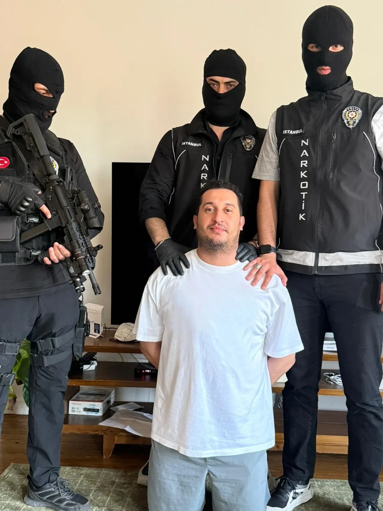 Emniyet ve MİT'ten dev operasyon! Interpol’ün aradığı zehir taciri İstanbul'da yakalandı