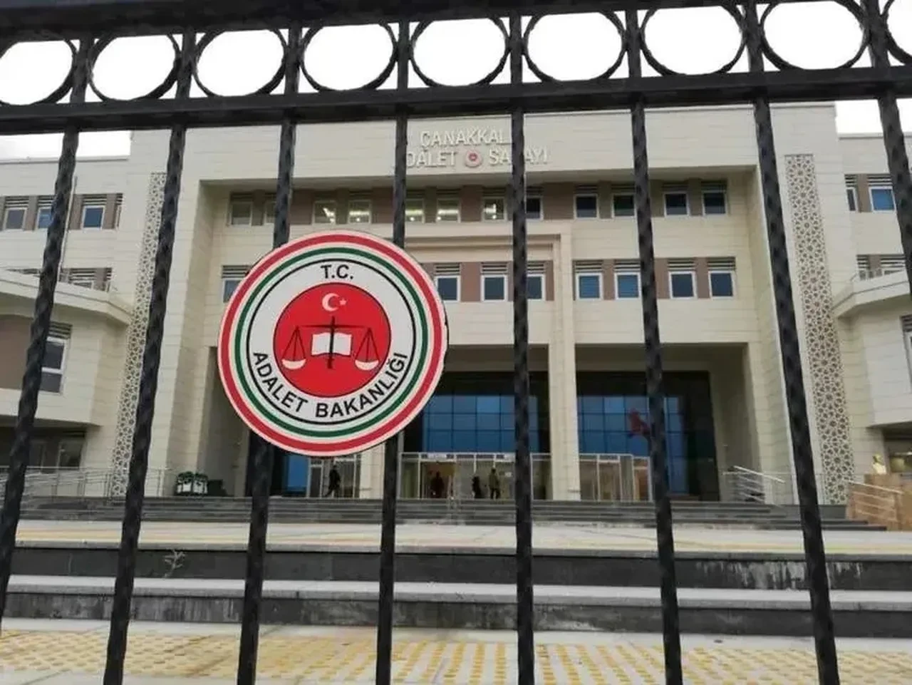 Kadın hakime şiddet olayının altından bambaşka bir gerçek çıktı! Taksicinin itirafı davanın seyrini değiştirdi: Açığa alınan hakim adliyeyi bastı