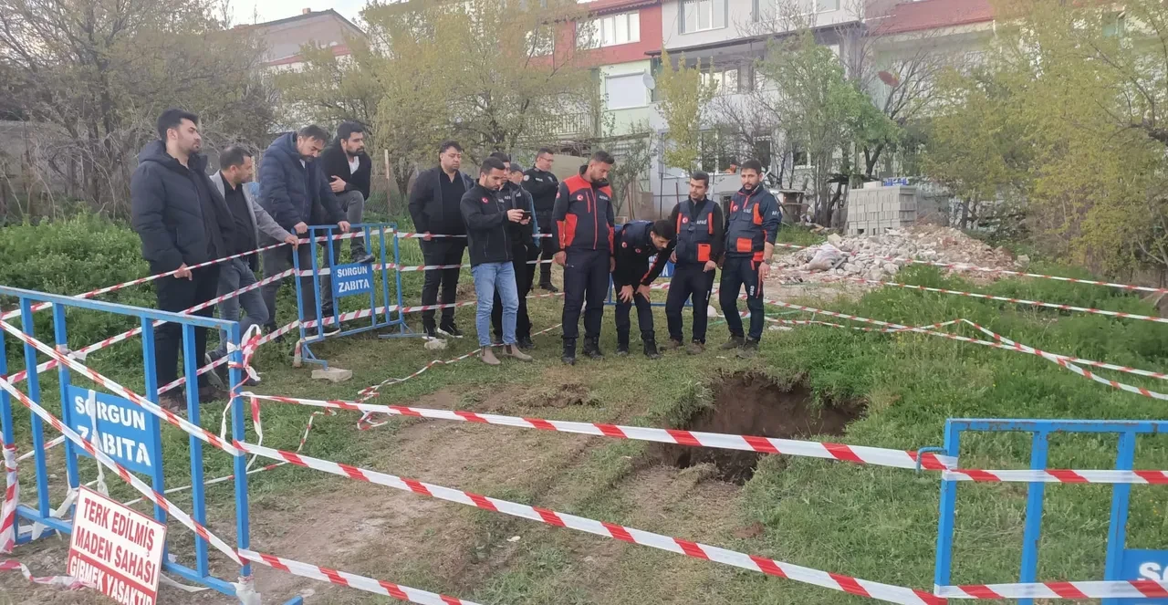 Mahalleliyi ayağa kaldıran olay! Evlerin altına geliyor: Obruk için harekete geçildi