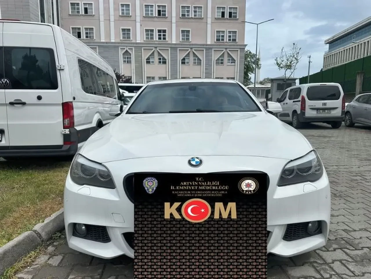 Piyasa değeri 100 milyon! Artvin merkezli 14 ilde lüks araç vurgunu: Kamu görevlileri de aralarında