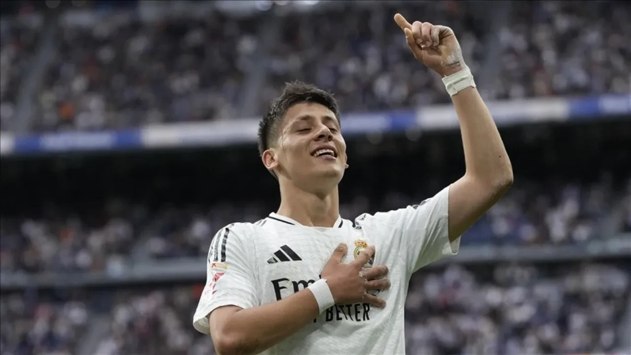 Sadece 5 maçta forma giydi yıldızları geride bıraktı: Arda Güler’e Real Madrid’den ödül