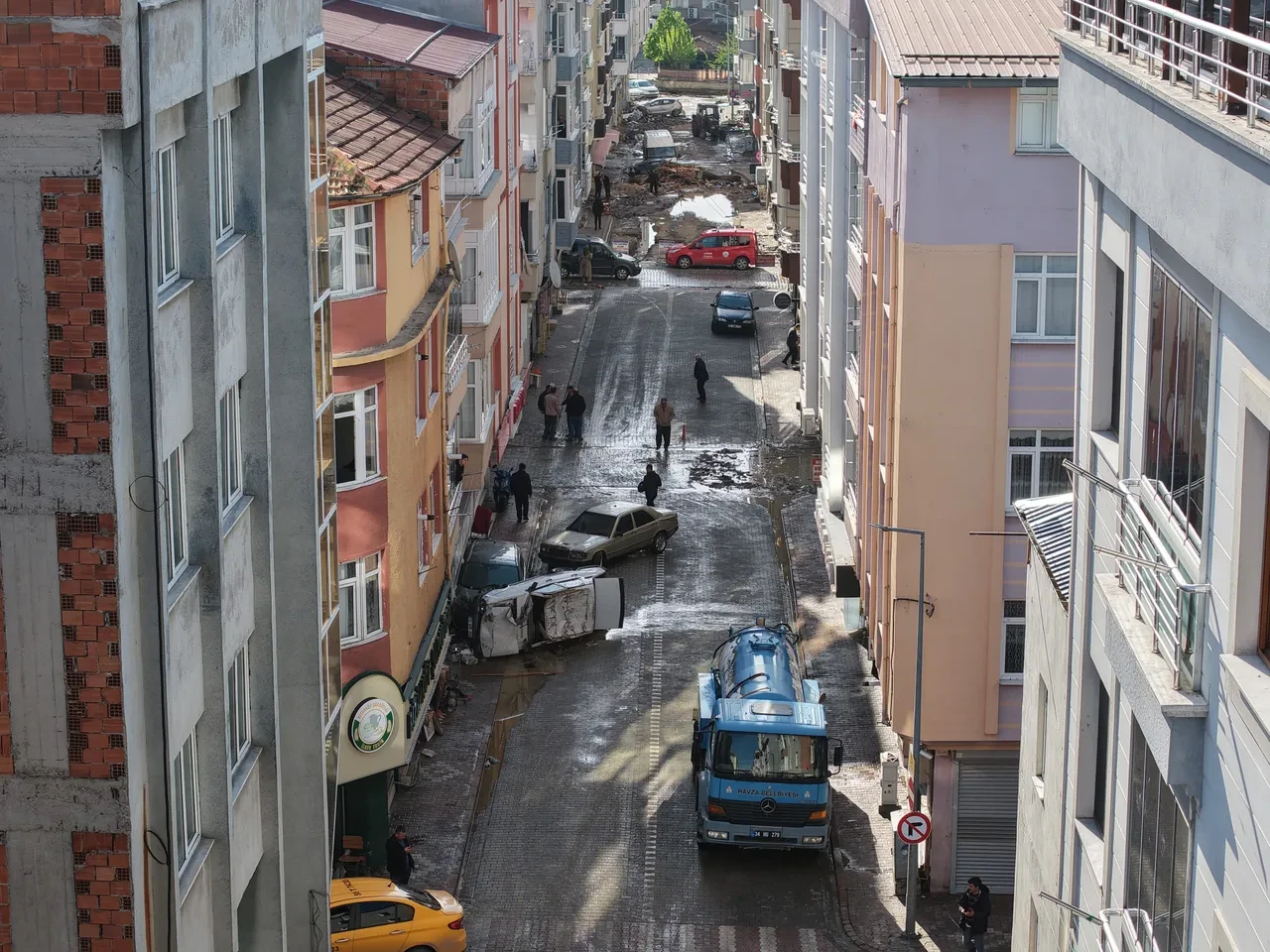 Samsun'da sel felaketi! Evler balçık içinde kaldı, araçlar sürüklendi: Felaketin boyutu gün ağarınca ortaya çıktı
