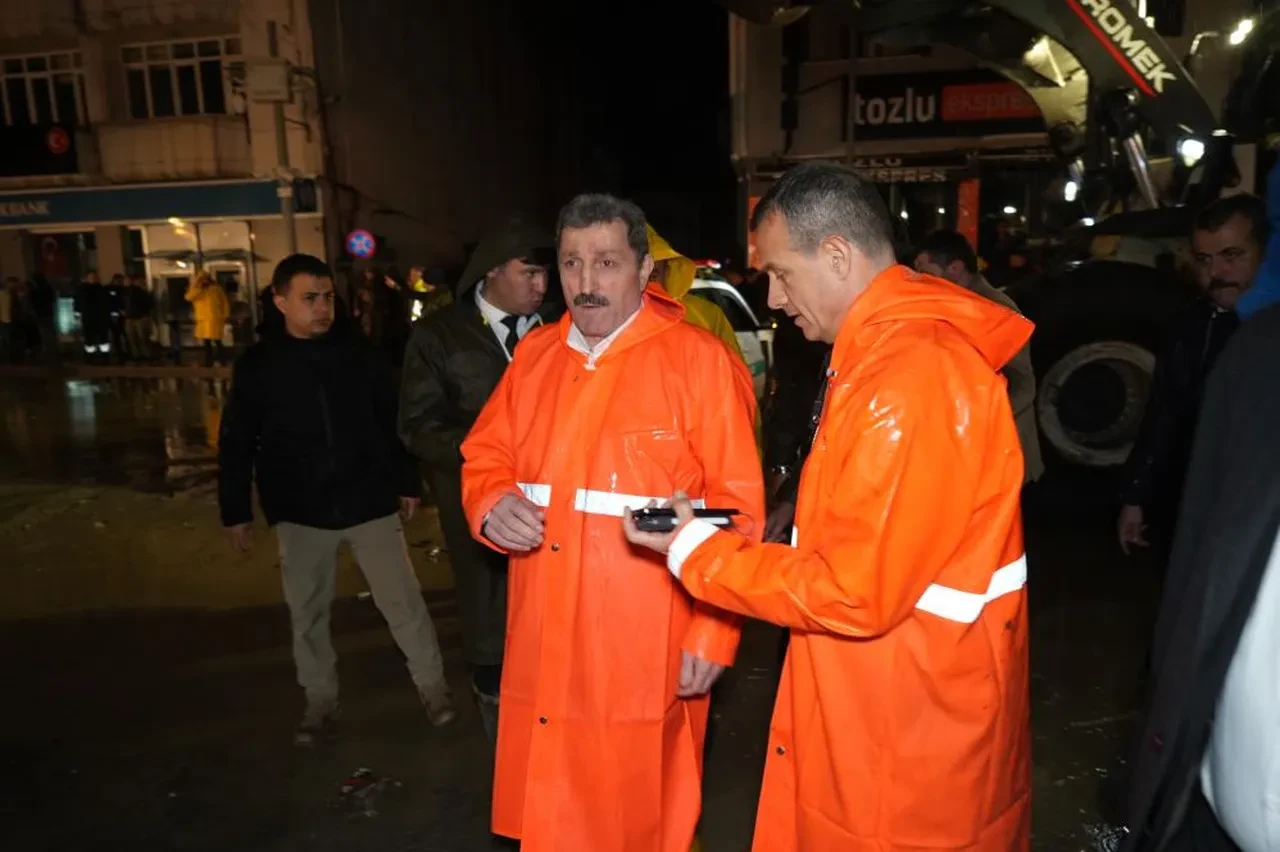 Samsun'u sel aldı! Havza'daki okullarda eğitime ara verildi