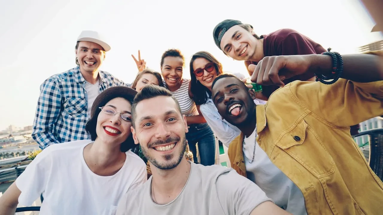 Selfie çekerken sakın "zafer işareti" yapmayın! Sebebini duyunca tüm fotoğraflarınızı silmek isteyeceksiniz