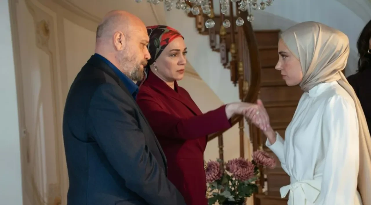 Sezon finali öncesi Kızılcık Şerbeti'nde şaşırtan ayrılık! İki oyuncu birden diziye veda ediyor