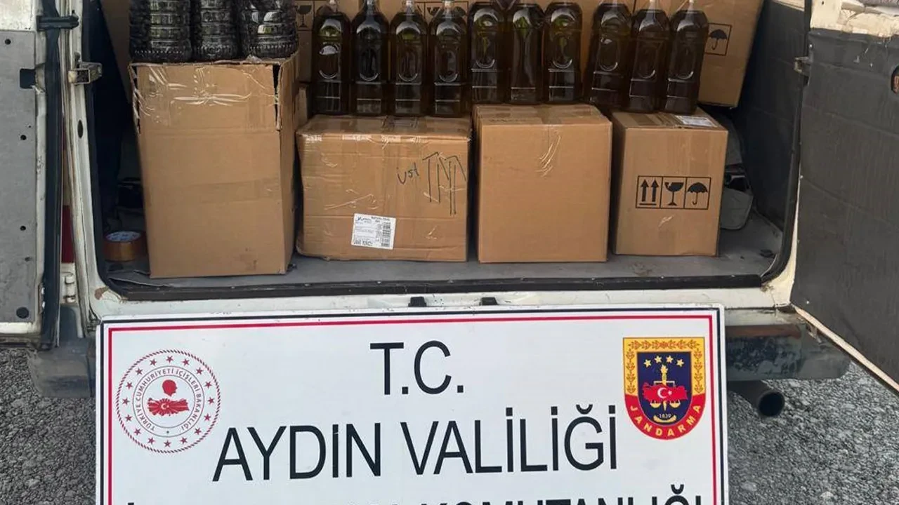 Şüpheli araçtan çıktı, piyasa değeri 2 milyon 400 bin TL! Taklit zeytinyağları ele geçirildi